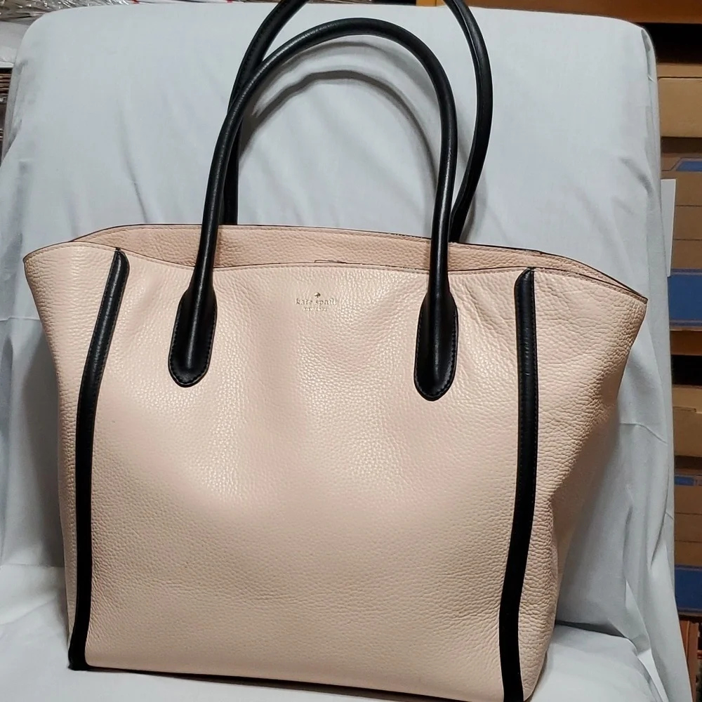 Kate spade large peachy pink and black pebbled leather tote bag